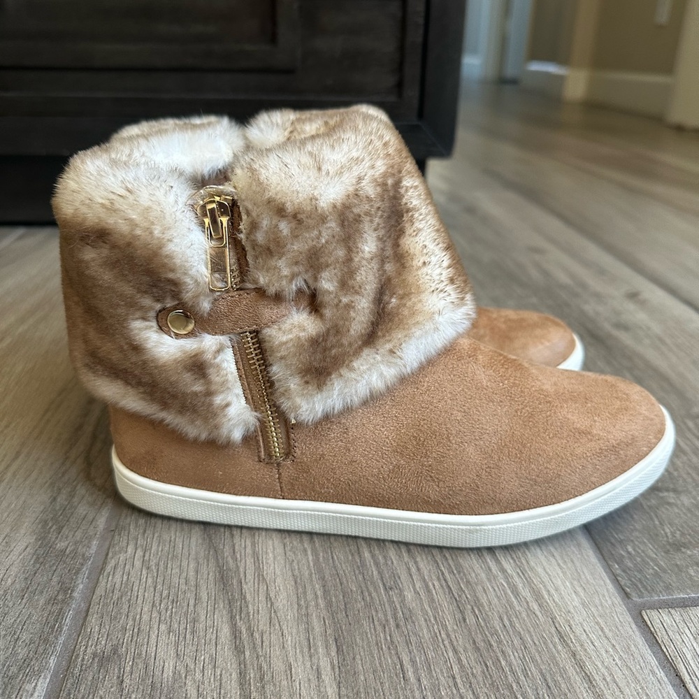 London Fog Tan Kids Boots with Faux Fur